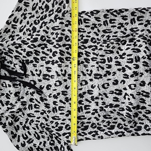 Derek Heart Women's Grey Black Leopard Print Cowl Kneck Kangaroo Pocket Sz Large - Picture 10 of 12